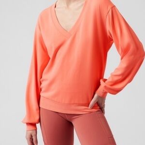 Athleta Seasoft Willow V-Neck Sweatshirt in Sunset Glow Orange Pink size medium